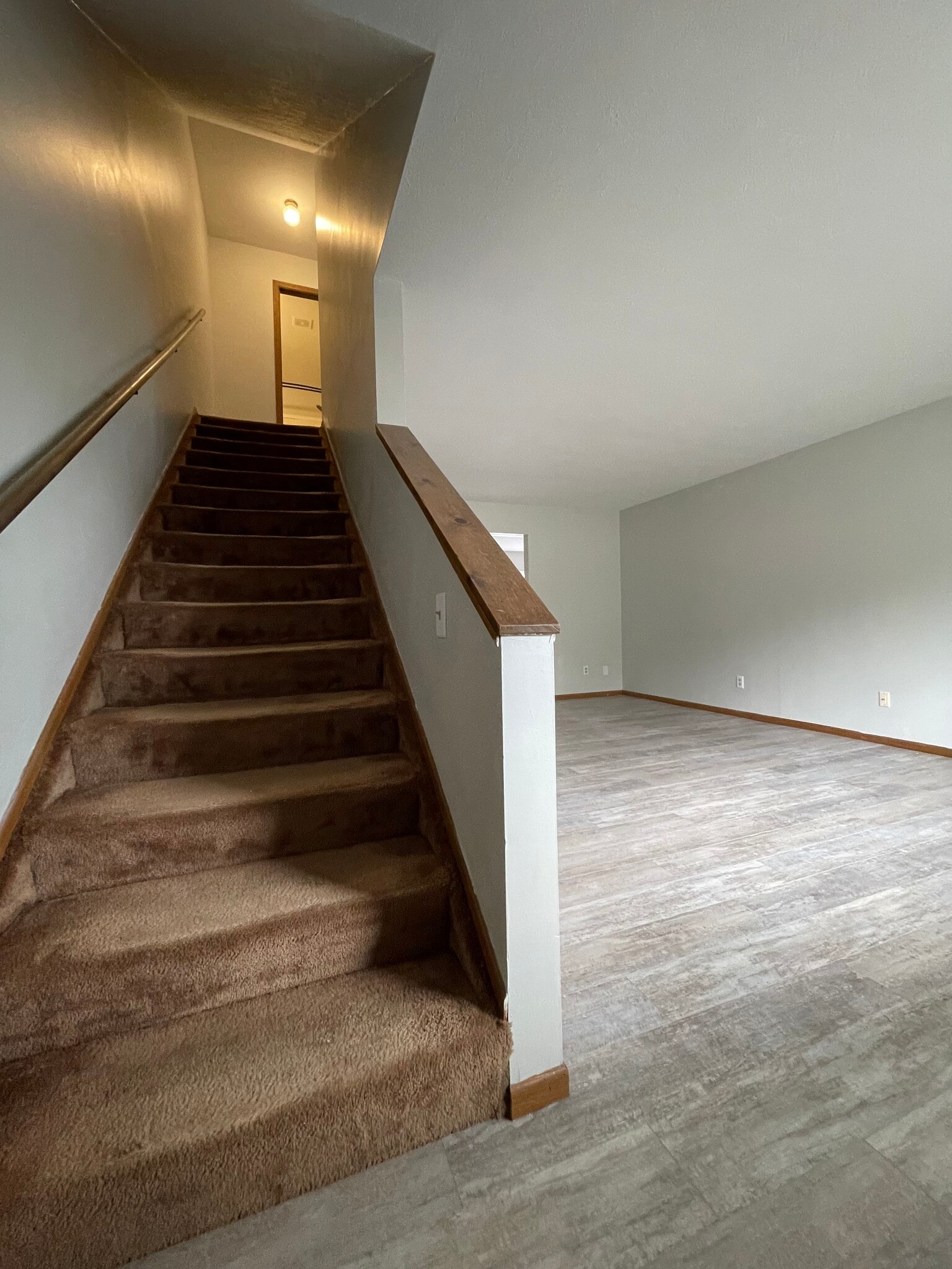 Building Photo - 1831 Cloveridge Dr