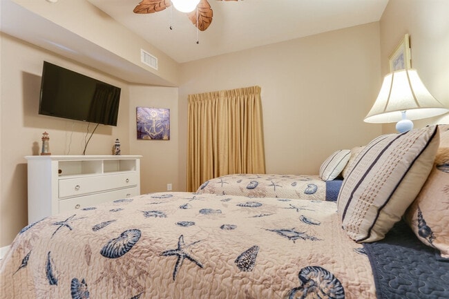 Building Photo - 9900 S Thomas Dr