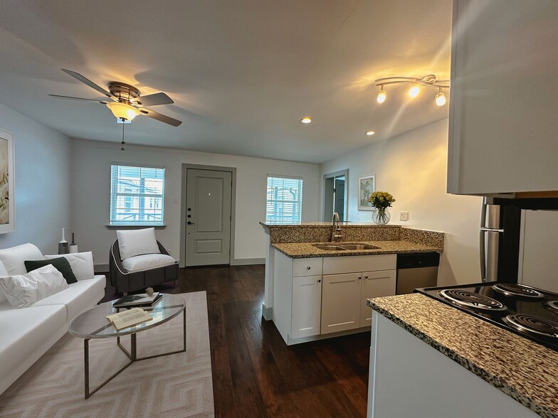 Building Photo - 4633 Fairmount St