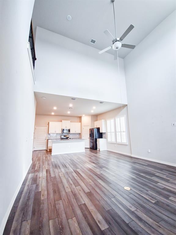 Building Photo - 12716 Bloomington Dr