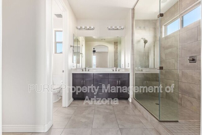 Building Photo - 2902 E Ebony Dr