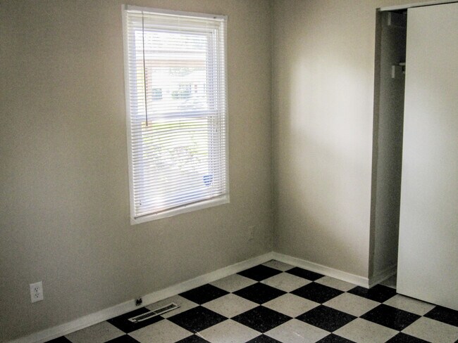Building Photo - Ramshaw Properties Rental