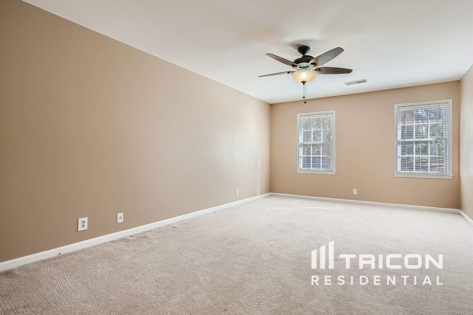 Building Photo - 9400 N Lake Dr