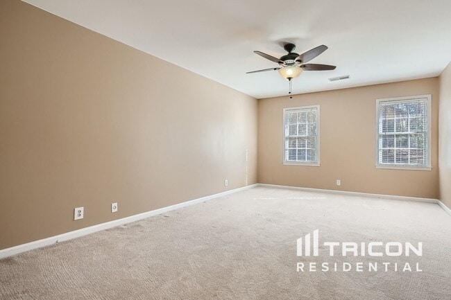 Building Photo - 9400 N Lake Dr