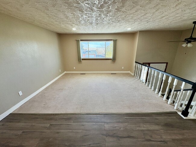 Building Photo - Large 3 bedroom house in the Heights! (Items will be removed)