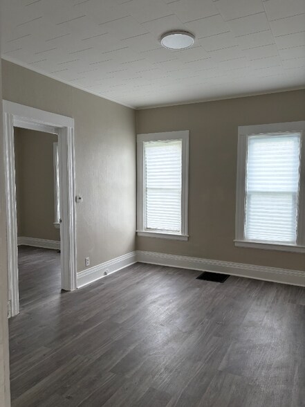 Building Photo - 1045 Hudson Ave