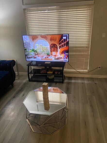 Building Photo - 1330 W Broadway Rd