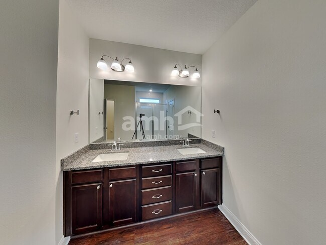 Building Photo - 347 Banyan Frst Dr
