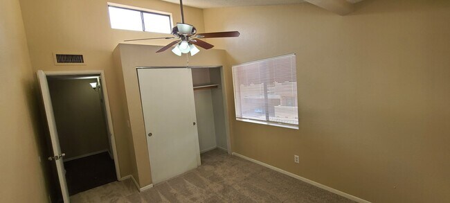Building Photo - Stone Ave Pastime Rd - 2 Story Townhouse w...