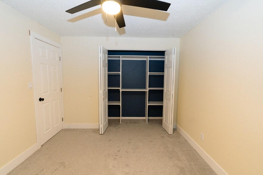 Building Photo - 7061 Utica St