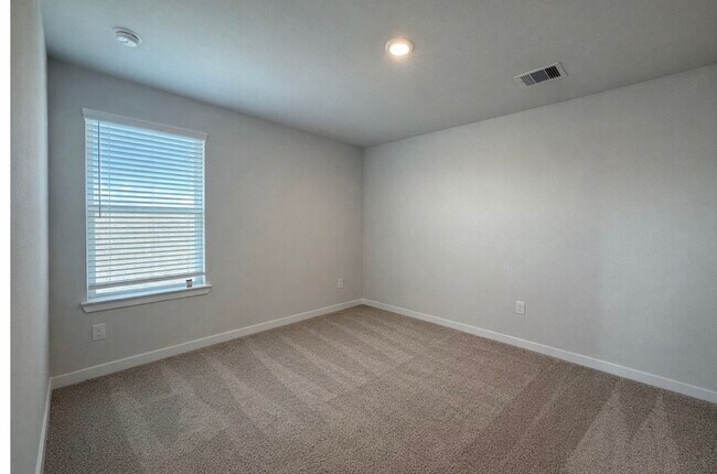 Building Photo - 3914 Flora Fld Dr