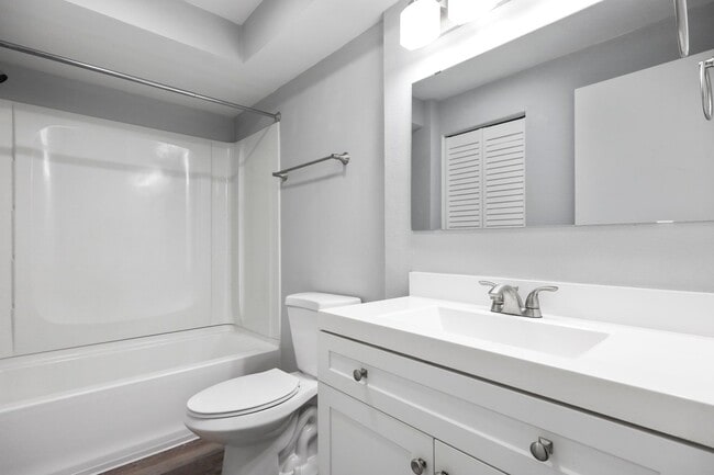 Building Photo - Renovated Basement level unit - West Linn, OR
