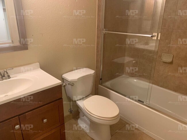 Building Photo - 645 1/2 S Loomis Ave