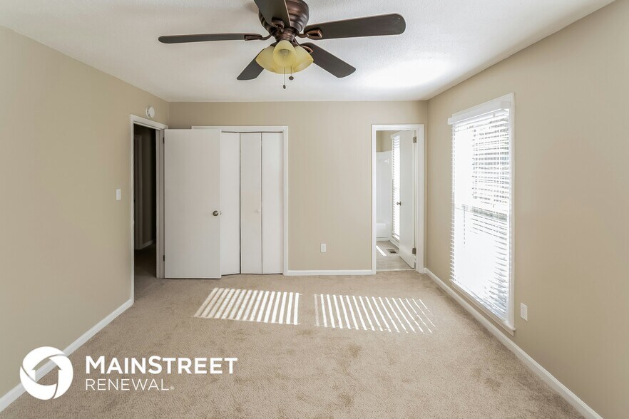 Building Photo - 720 Country View Terrace