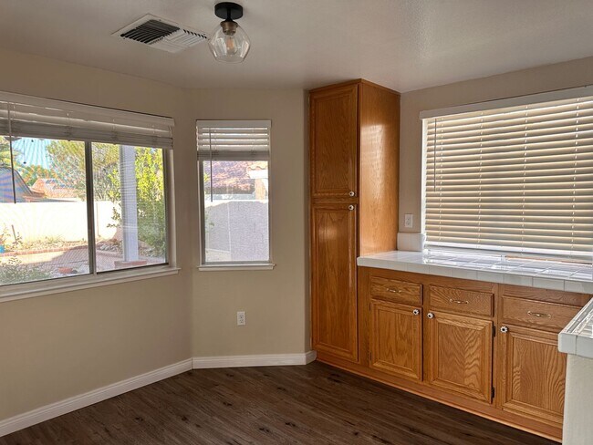 Building Photo - 5904 Alimar Dr