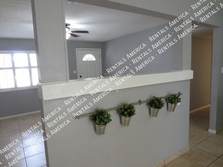 Building Photo - 13410 N 41st Pl