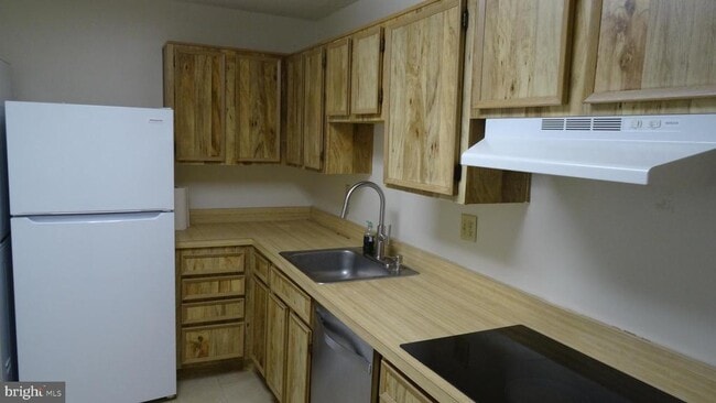 Building Photo - 8350 Greensboro Dr