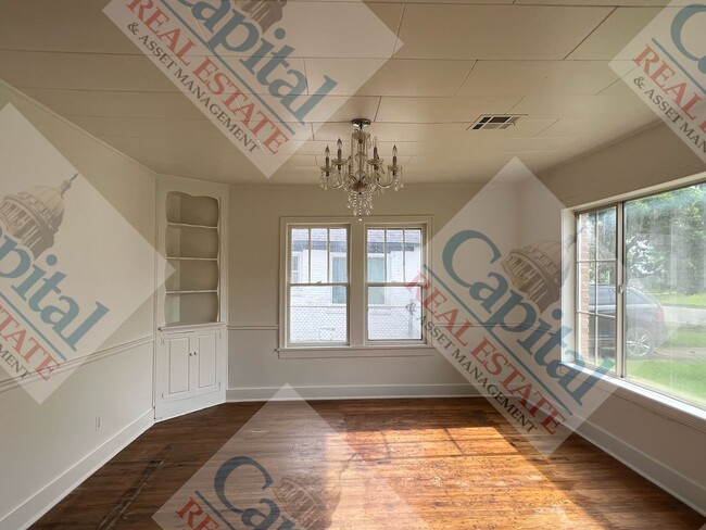 Building Photo - Spacious 3 Bedroom