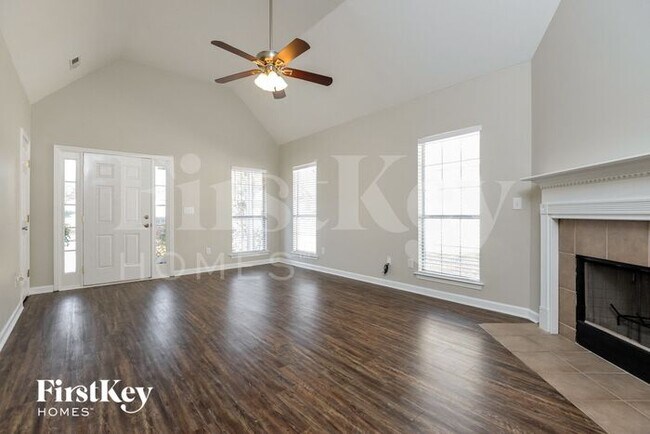 Building Photo - 261 St John Dr