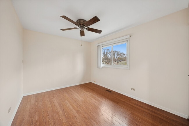 Building Photo - 21W225 Coronet Rd