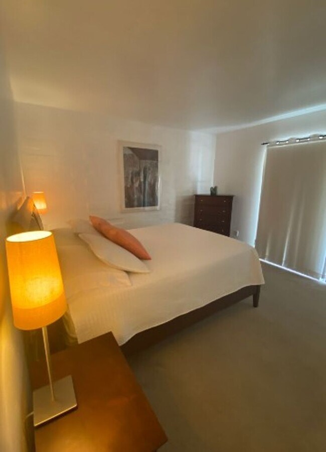 Building Photo - Furnished 2 bedroom