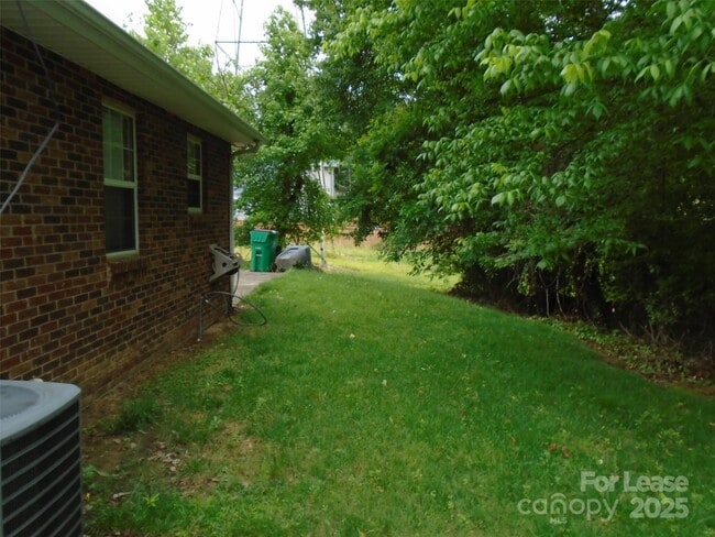 Building Photo - 8149 Westbourne Dr