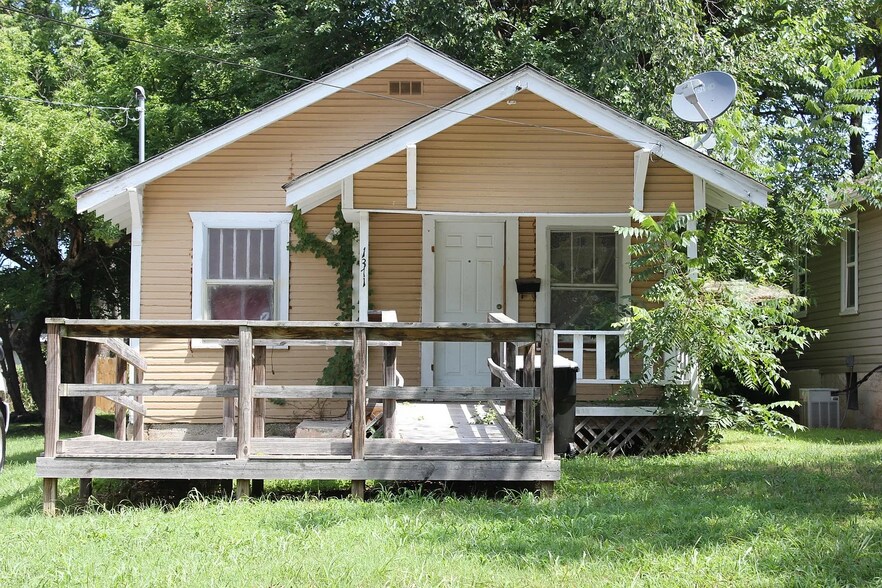 Primary Photo - 1371 E Blaine St