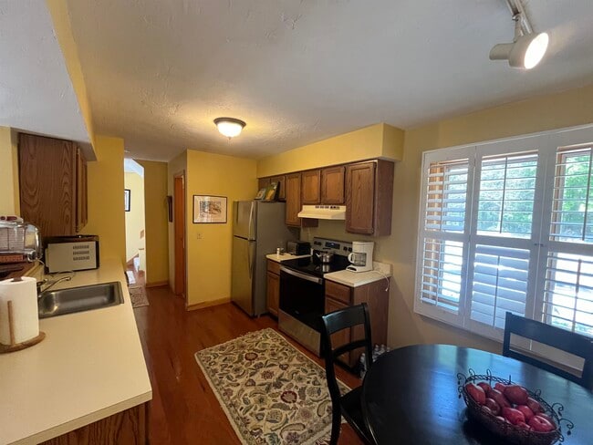 Building Photo - 35 Woodland Pines Rd