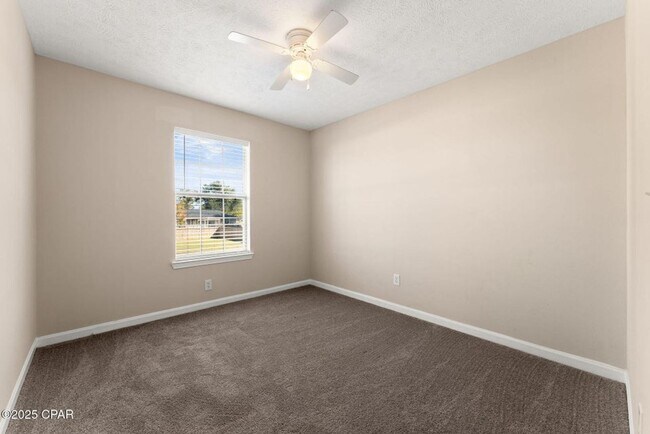 Building Photo - Beautiful Home w/ Modern Upgrades on Half an Acre – Ideal for Long-Term Rental!