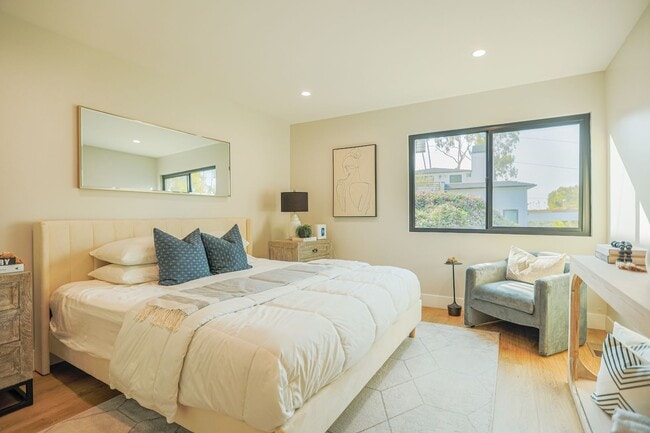 Building Photo - 30+ Day Fully Stylishly furnished & Tastefully designed Newport Beach Vacation Rental