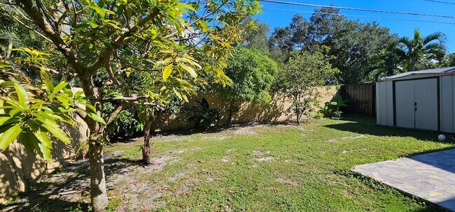 Building Photo - 3684 Pinehurst Dr