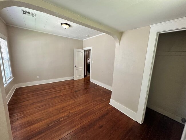 Building Photo - 746 S Jenkins Ave
