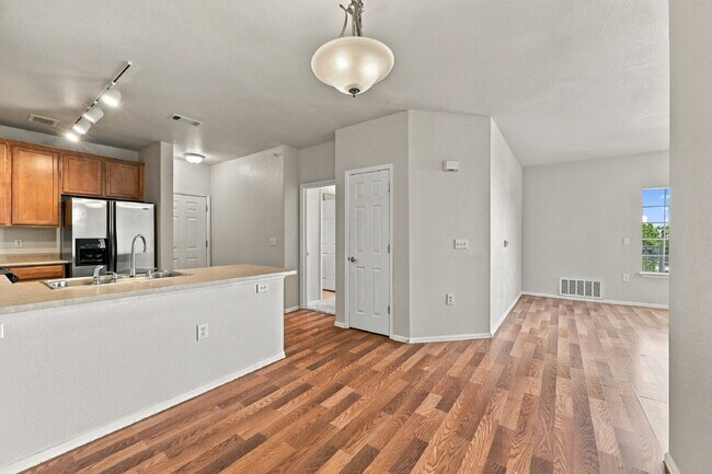 Building Photo - 2662 S Cathay Way