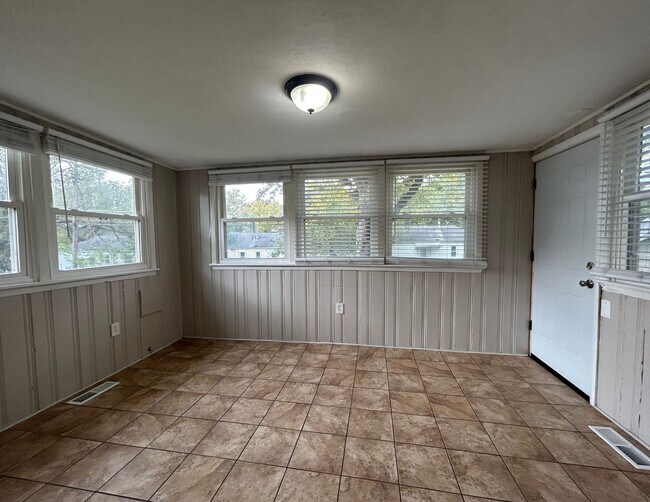 Building Photo - 1337 Odessa Dr