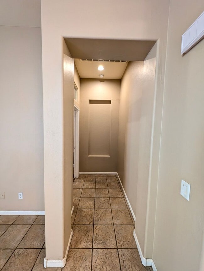 Building Photo - AVAILABLE NOW IN HIGLEY GROVES!!!!