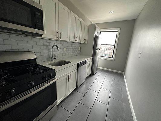 Primary Photo - 1 bedroom in BRONX NY 10471