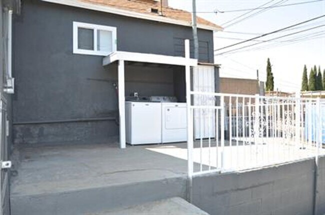 Building Photo - Pomeroy Ave
