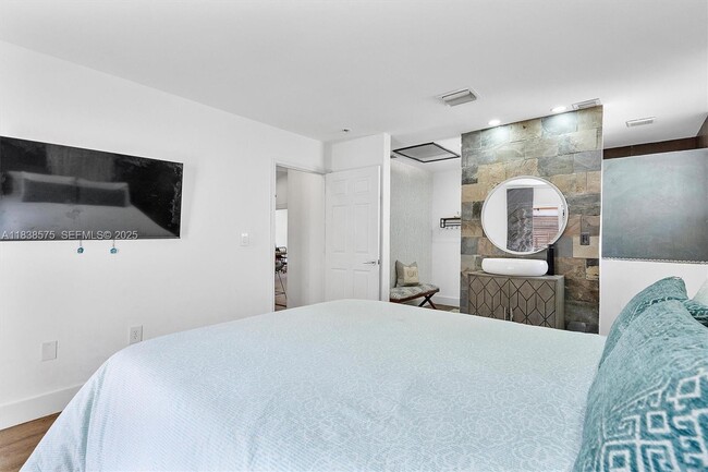 Building Photo - 266 NE 117th St