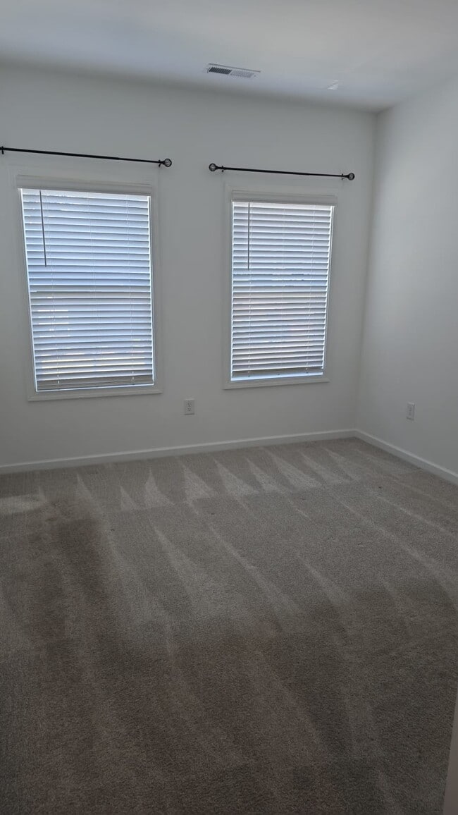 Building Photo - 3315 Oak Pass Dr