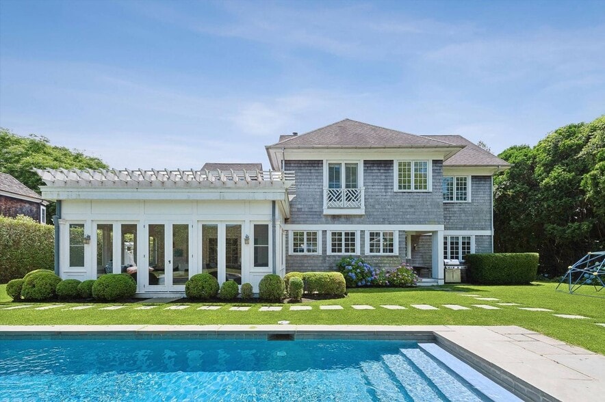 Building Photo - 121 Post Ln