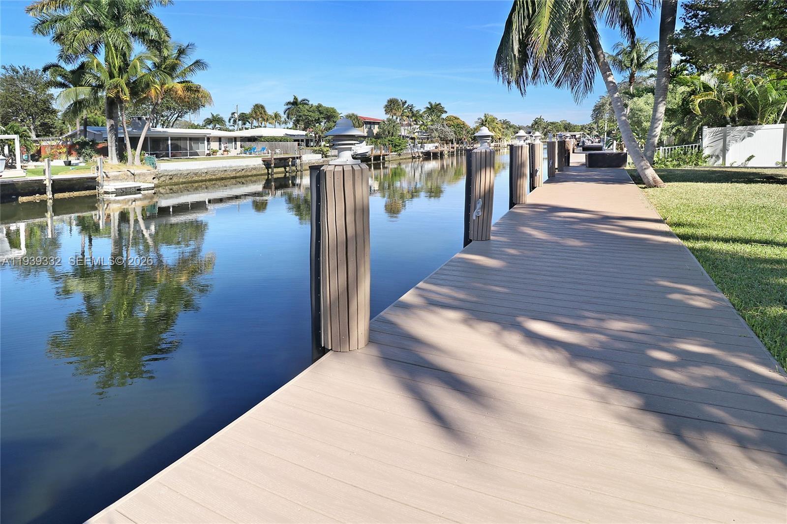 Building Photo - 2031 NE 14th Ct