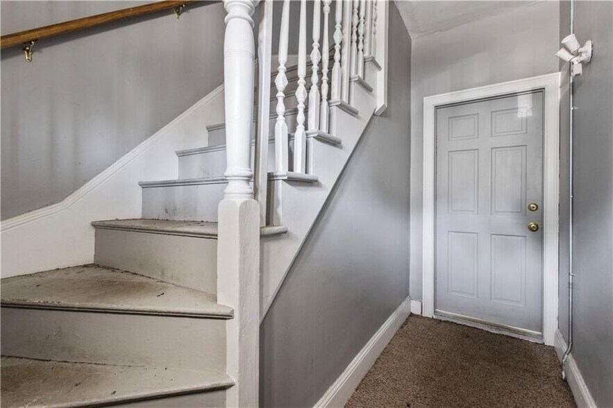 Building Photo - 11 Roosevelt St