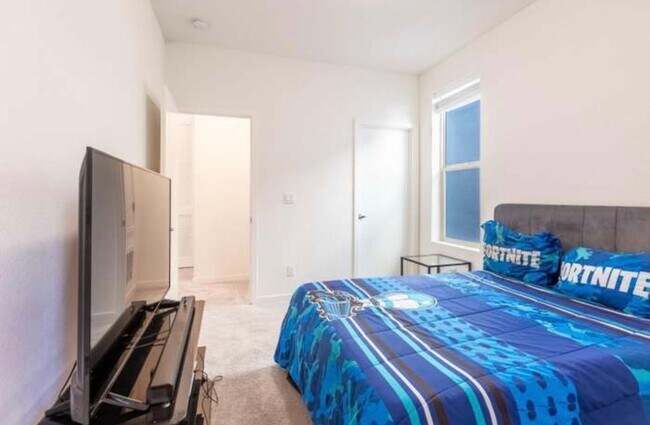 Building Photo - First Month Rent: FREE (with approved lease terms)