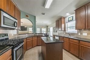 Building Photo - 2823 Lakecrest Forest Dr