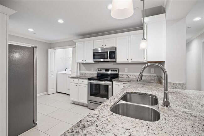 Building Photo - 305 Winding River Dr