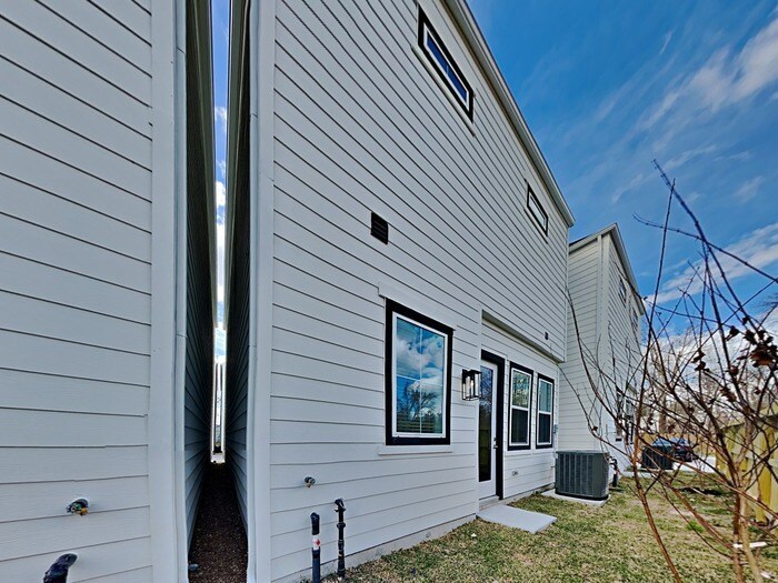 Building Photo - 9902 Clark Rd