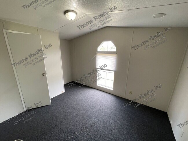 Building Photo - 126 Hemlock Ln