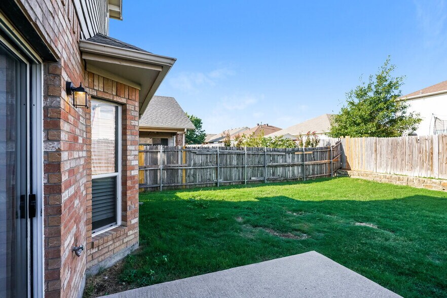 Building Photo - 6529 Regina Dr