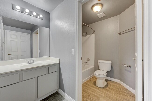 Building Photo - Ground Floor 2BD/2BA Condo in Gated Henderson Community – Resort-Style Amenities!