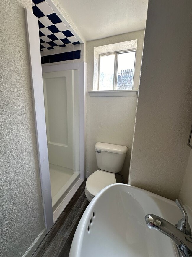 Building Photo - 4bed Rental June 2026